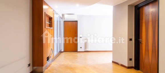 3 bedrooms Apartment in Milan, Italy No. 361789 9