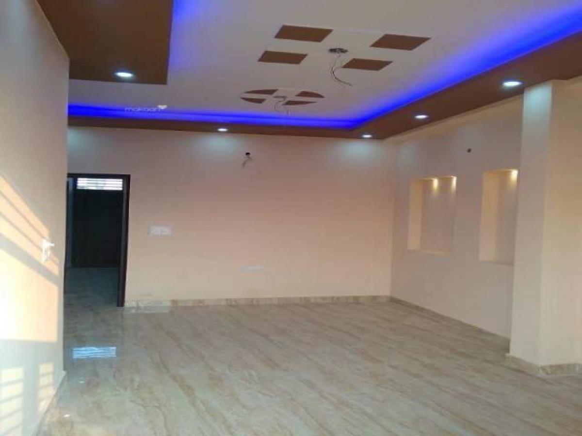 3 bedrooms House in Faridabad, India No. 2091