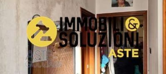 3 rooms Apartment in Ispra, Italy No. 12963 2