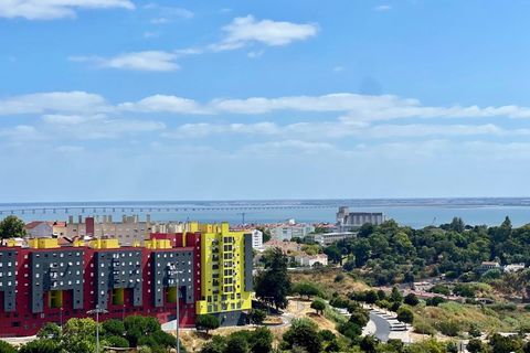 3 bedrooms Apartment in Lisbon, Portugal No. 347161