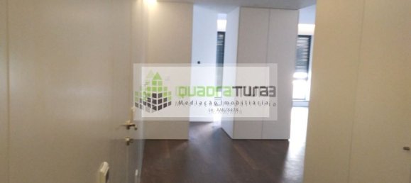 4 bedrooms Apartment in Porto, Portugal No. 78903 3