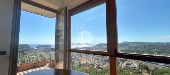 3 bedrooms Apartment in Naples, Italy No. 273150 12