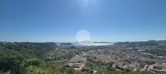 3 bedrooms Apartment in Naples, Italy No. 273150 3