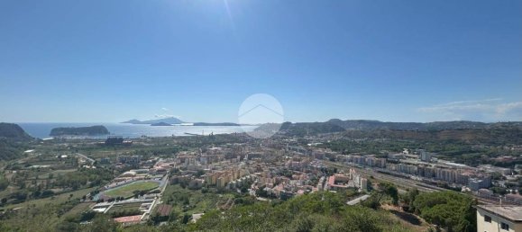 3 bedrooms Apartment in Naples, Italy No. 273150 2