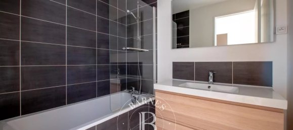 3 rooms Apartment in Paris, France No. 114696 6