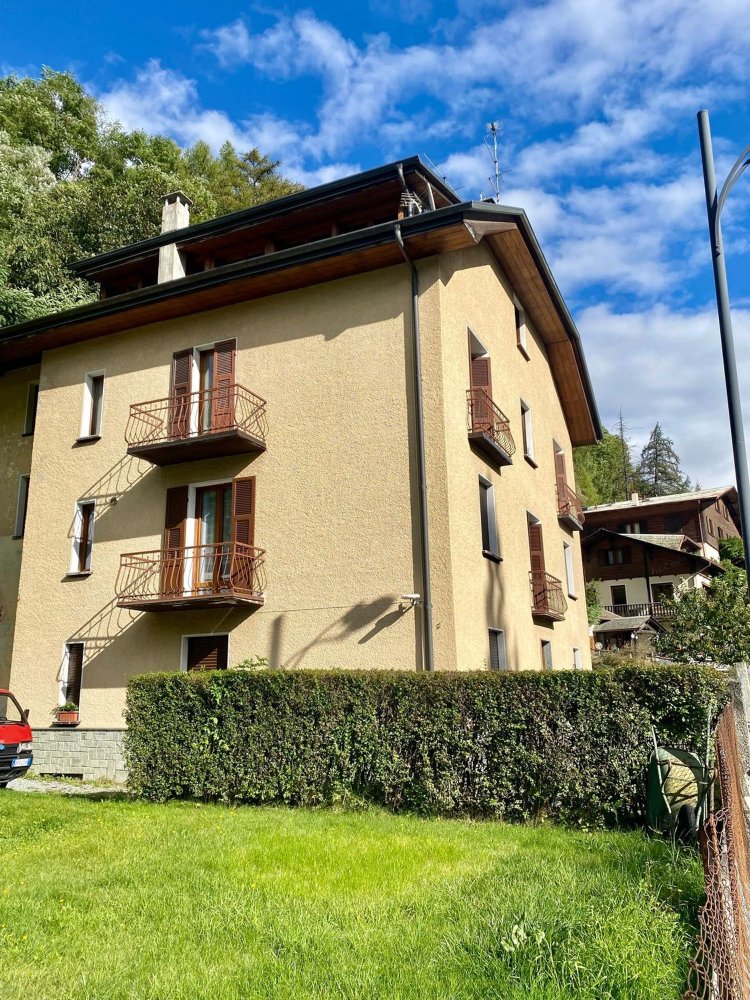 Квартира с 5 комнатами в Бормио, Италия № 150138