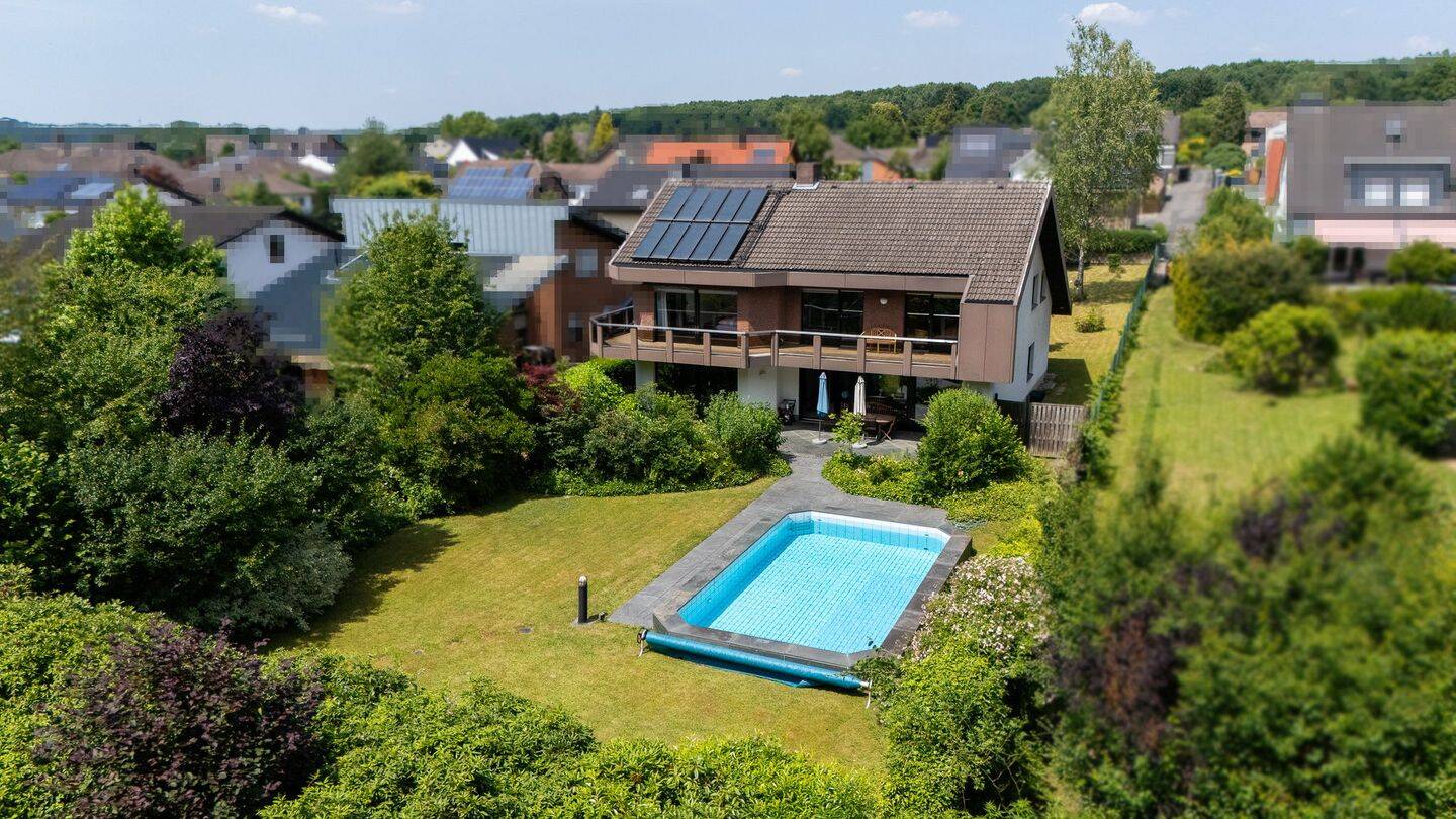 7 rooms House in Rhein-Sieg, Germany No. 272007