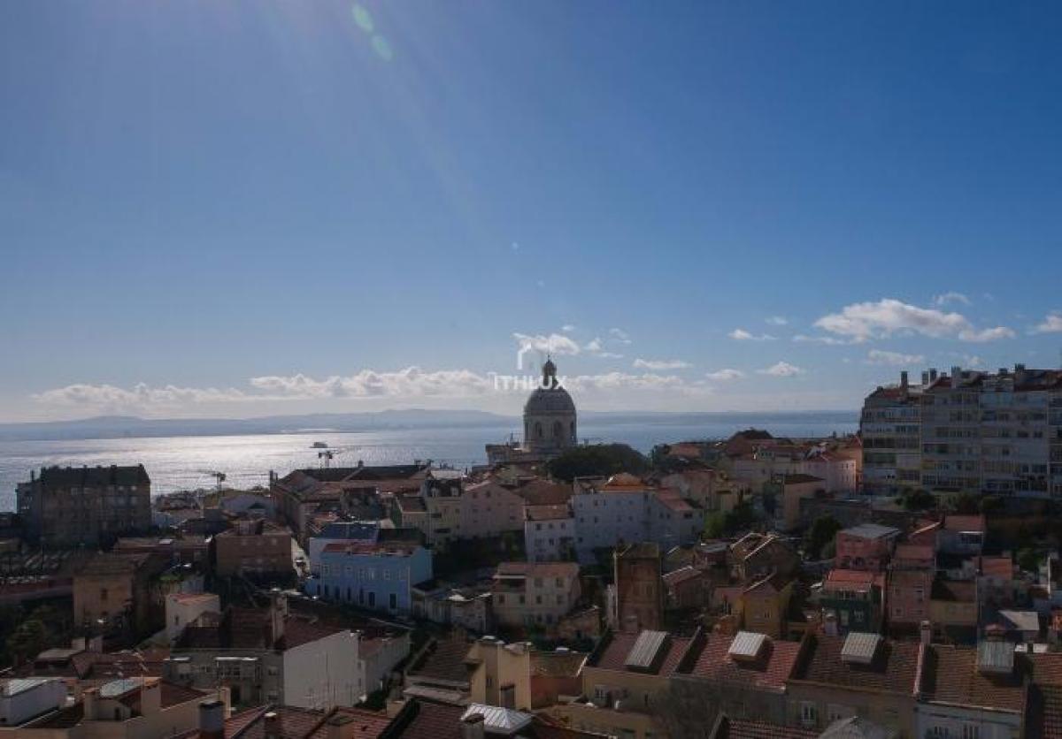 Apartamento de 3 dormitorios en Lisbon, Portugal No. 2472