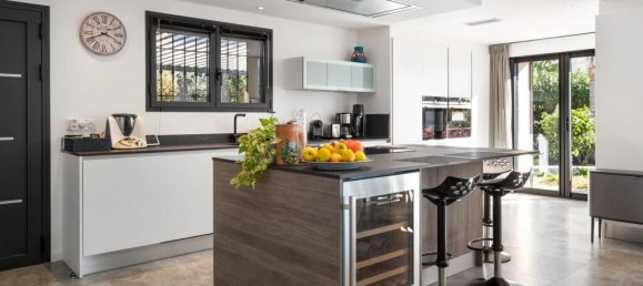 3 bedrooms Villa in Cannes, France No. 285020 7