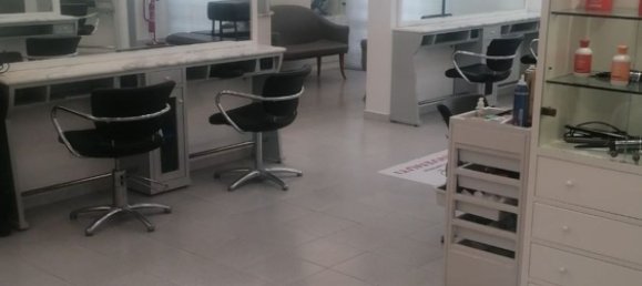 140m² Commercial property in Palermo, Italy No. 255441 3