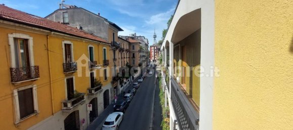 2 bedrooms Apartment in Milan, Italy No. 299412 3