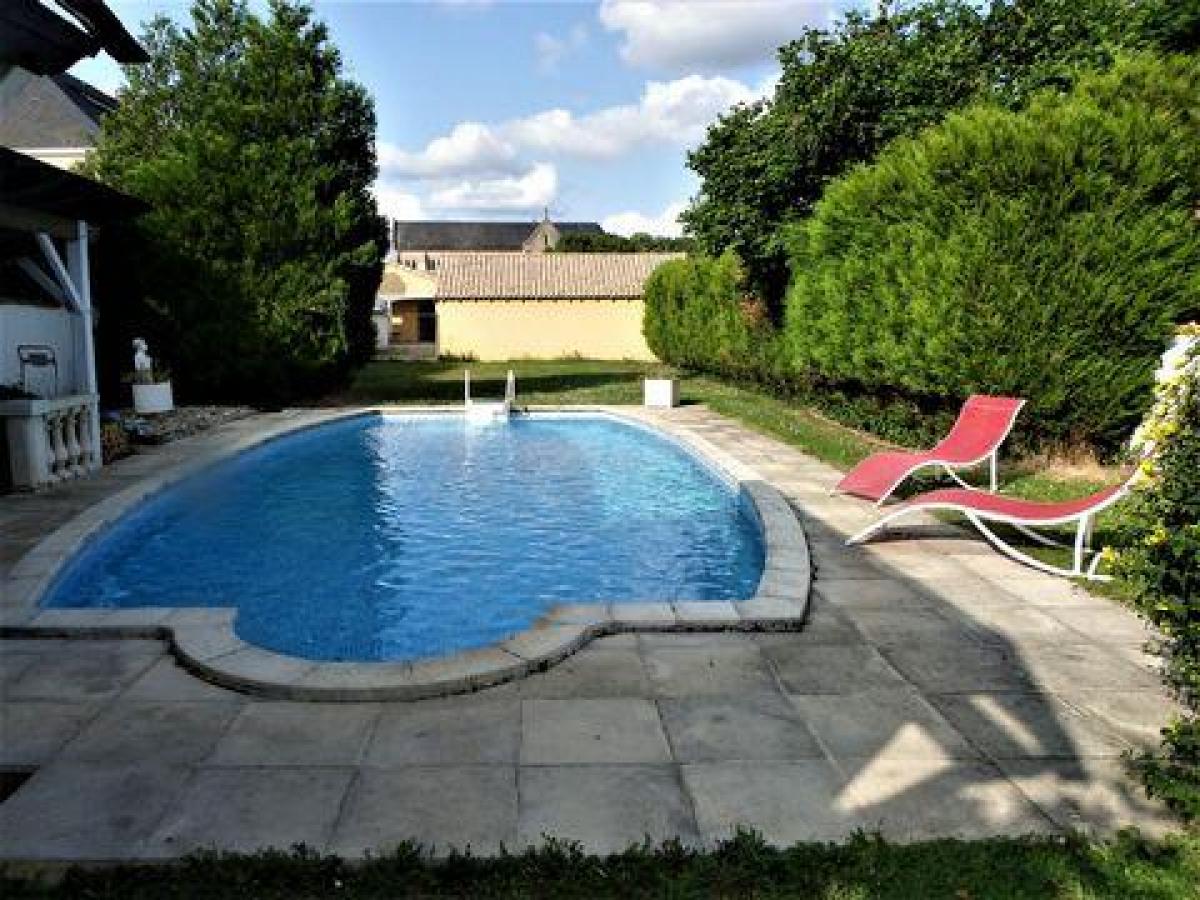 4 bedrooms House in Poitiers, France No. 26998