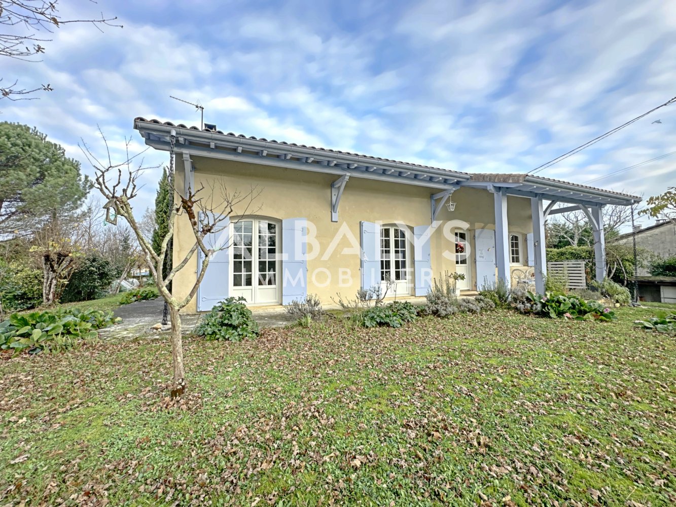 5 bedrooms Apartment in Galgon, France No. 106286