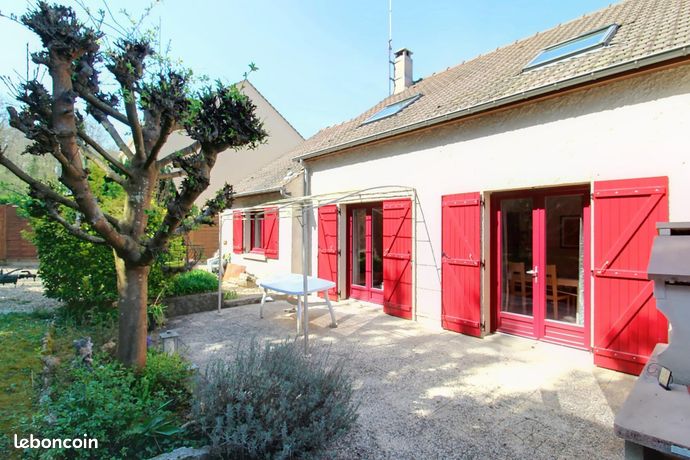 Casa T4 em Jouy-le-Moutier, France N.º 354090