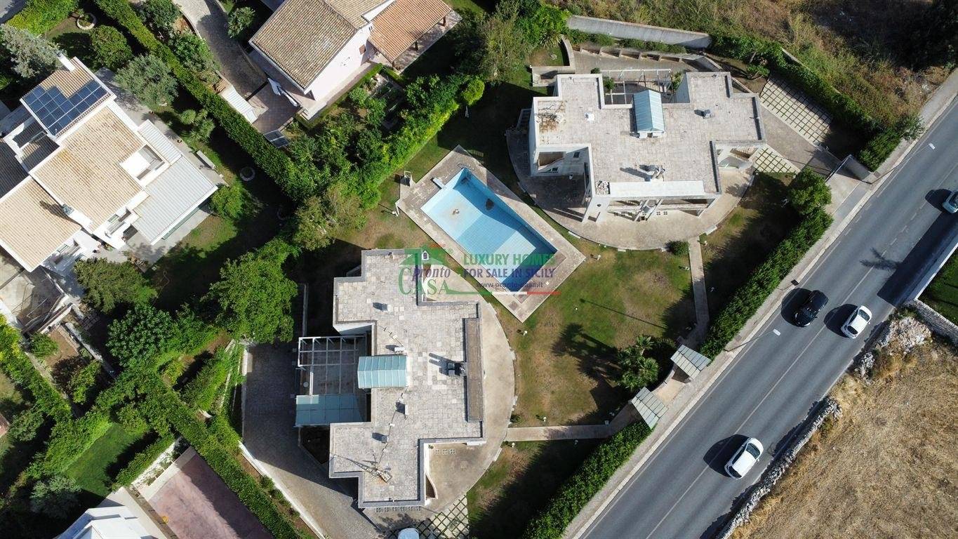 12 bedrooms Villa in Ragusa, Italy No. 310407