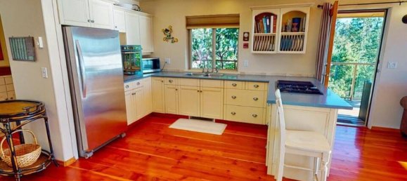 2 bedrooms House in British Columbia, Canada No. 193 10