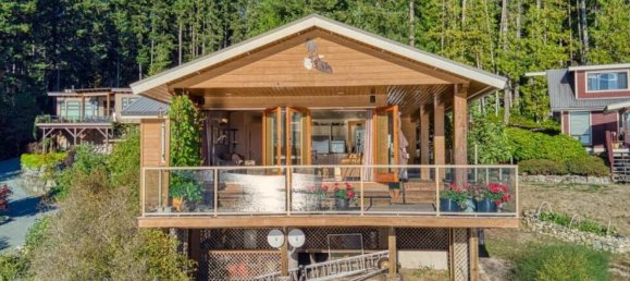 2 bedrooms House in British Columbia, Canada No. 193 3