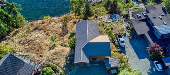 2 bedrooms House in British Columbia, Canada No. 193 2