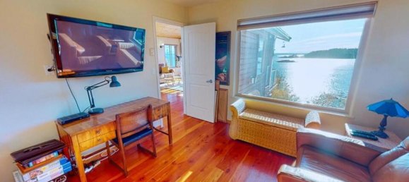 2 bedrooms House in British Columbia, Canada No. 193 9