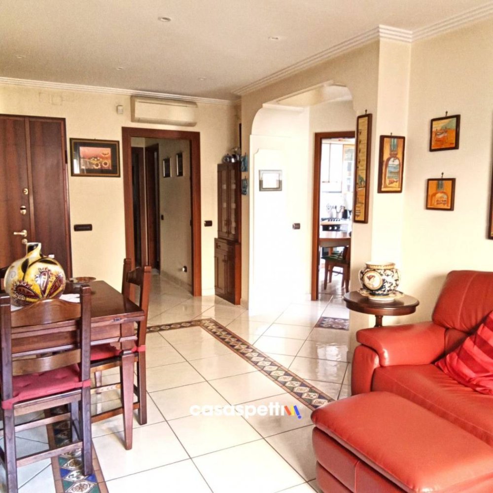 3 bedrooms Apartment in Naples, Italy No. 32099