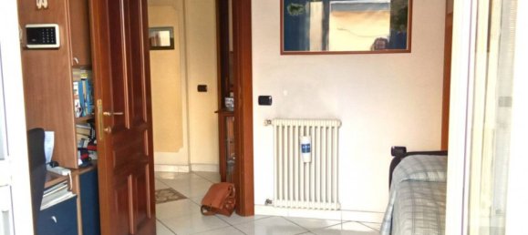 3 bedrooms Apartment in Naples, Italy No. 32099 6