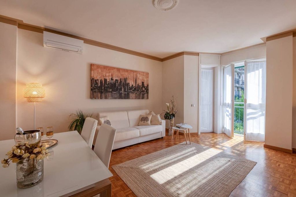 1 bedroom Apartment in Milan, Italy No. 332163