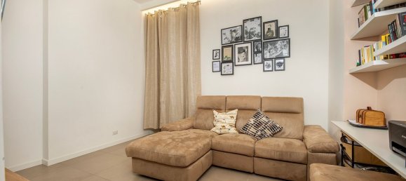 3 bedrooms Apartment in Rome, Italy No. 380338 2