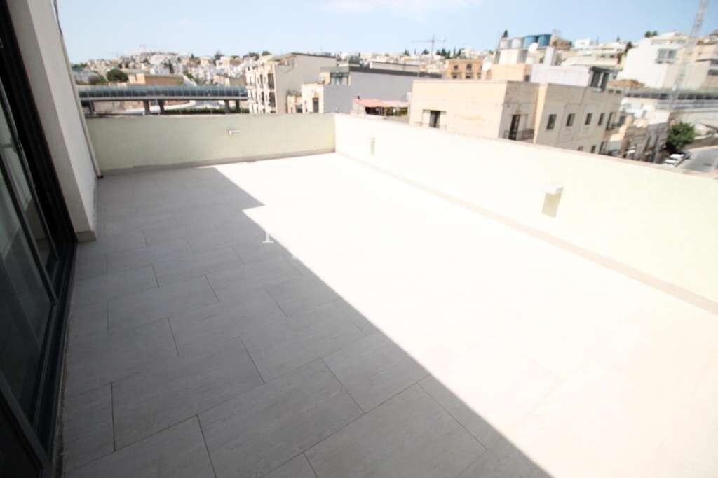 Bureau à Gzira, Malta 179m² No. 13008