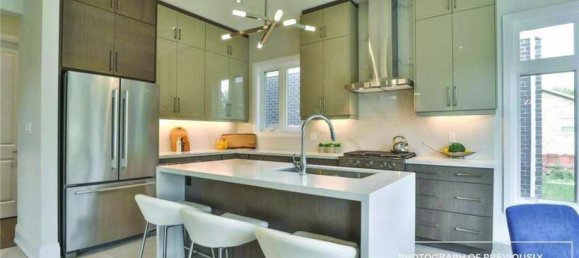 4 bedrooms House in Hamilton, Canada No. 410 3