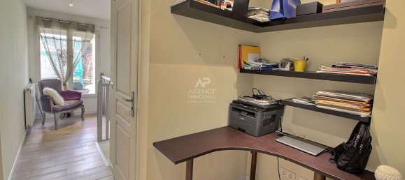 3 bedrooms House in Morainvilliers, France No. 170992 8