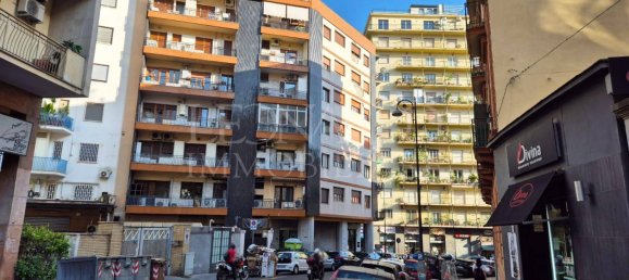 Квартира с 2 спальнями в Неаполь, Италия № 296255 20