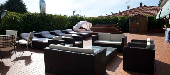 10 rooms Commercial property in Cardano al Campo, Italy No. 3969 14