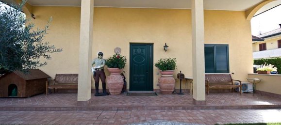 10 rooms Commercial property in Cardano al Campo, Italy No. 3969 15