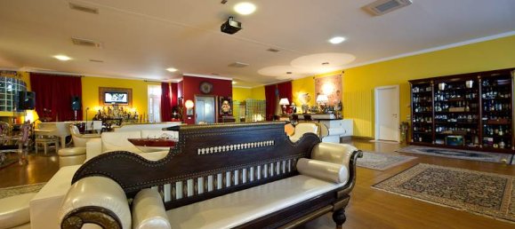 10 rooms Commercial property in Cardano al Campo, Italy No. 3969 30