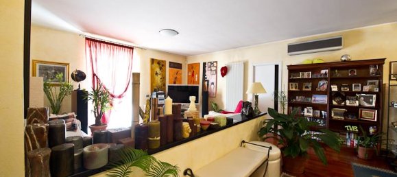 10 rooms Commercial property in Cardano al Campo, Italy No. 3969 19