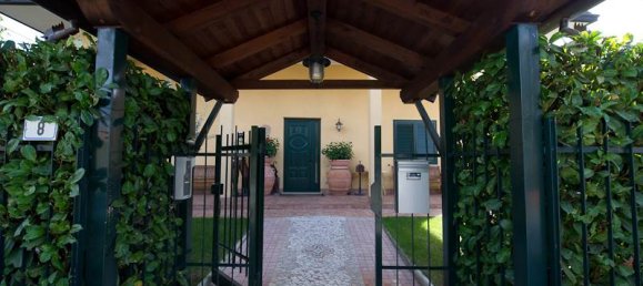 10 rooms Commercial property in Cardano al Campo, Italy No. 3969 10