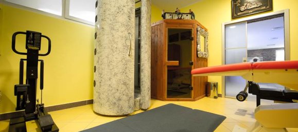 10 rooms Commercial property in Cardano al Campo, Italy No. 3969 37