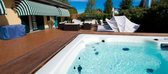 10 rooms Commercial property in Cardano al Campo, Italy No. 3969 13