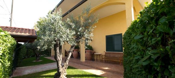 10 rooms Commercial property in Cardano al Campo, Italy No. 3969 11