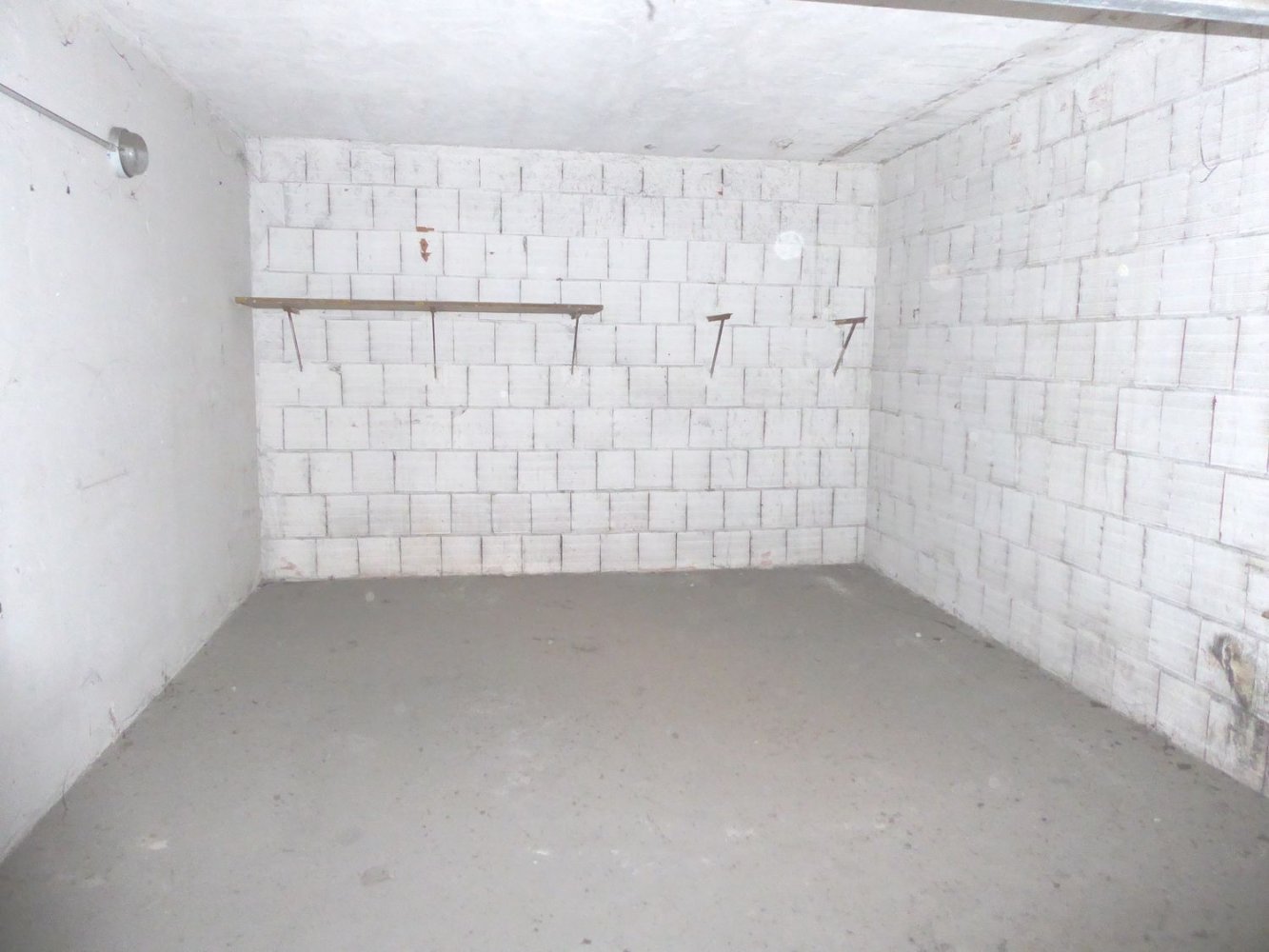 20m² Garage in Modena, Italy No. 85644