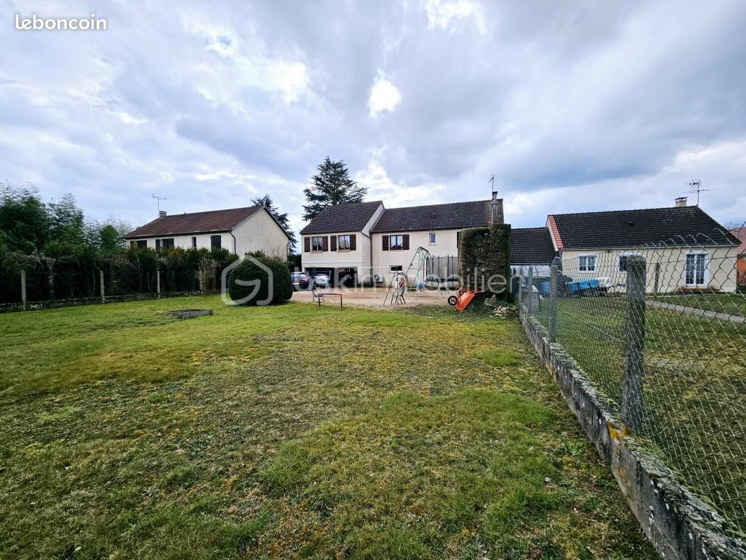 6 bedrooms House in Lapalisse, France No. 205058