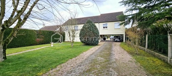 6 bedrooms House in Lapalisse, France No. 205058 13