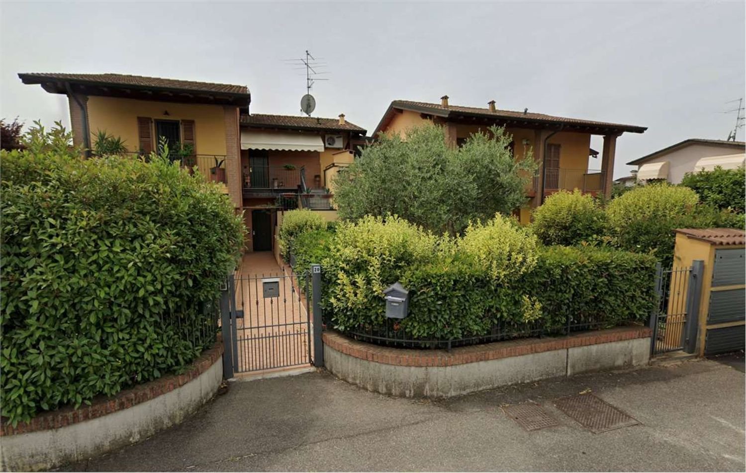 2 bedrooms Apartment in Montirone, Italy No. 381854