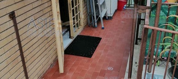 4 rooms Apartment in Rome, Italy No. 17021 10