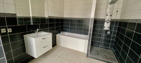 4 chambres Maison à Maubeuge, France No. 53615 3