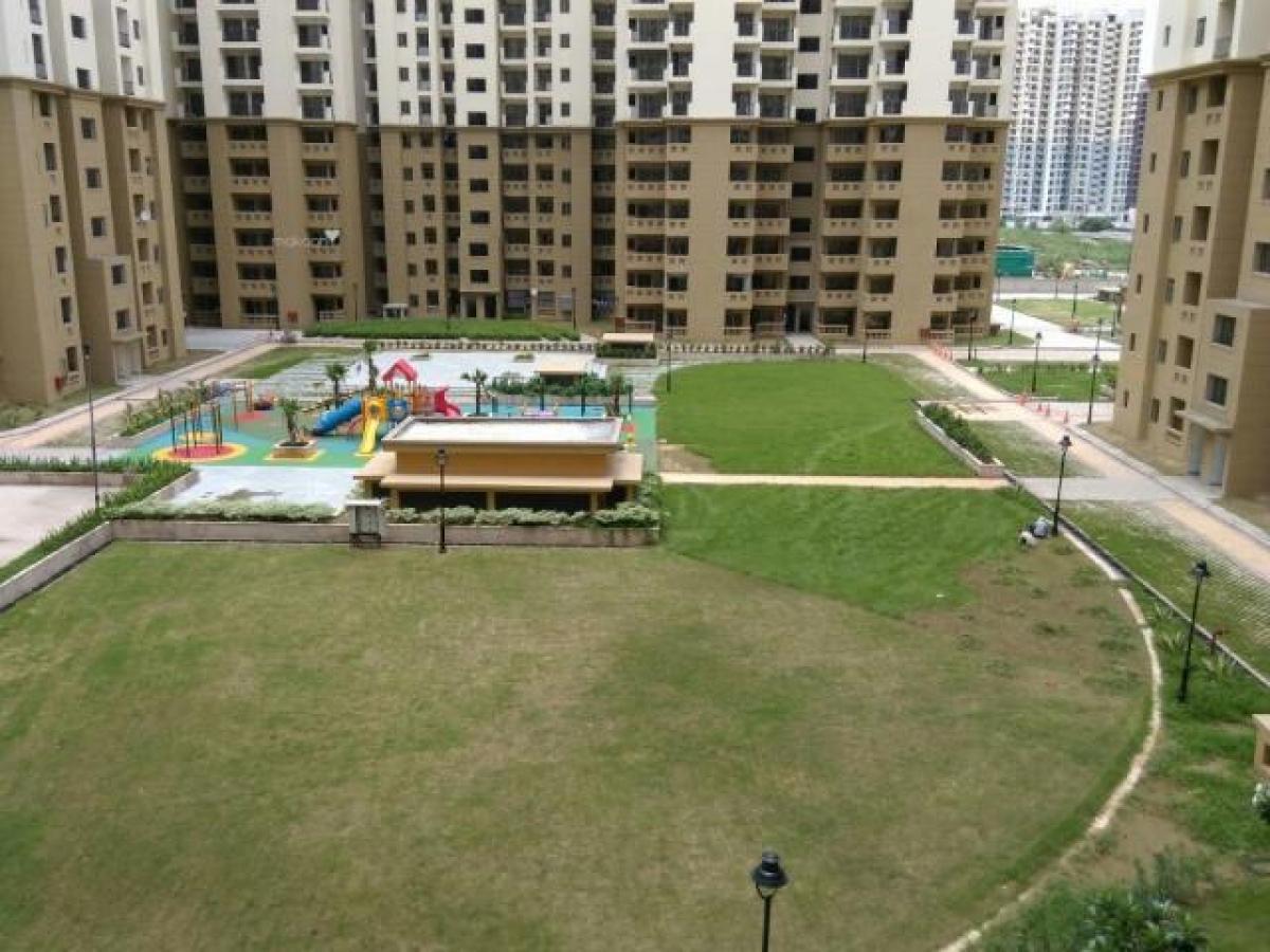 Casa T2 em Noida, India N.º 65111