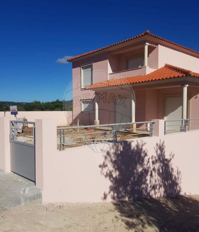 Casa de 4 dormitorios en Pombal, Portugal No. 170064