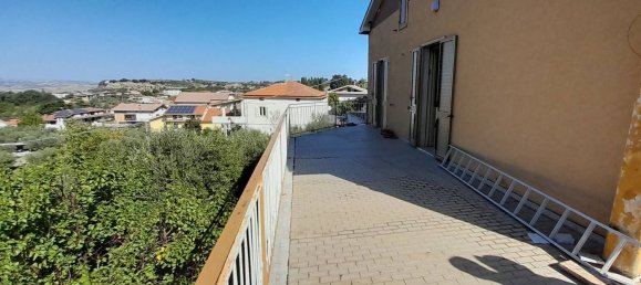 Casa de 6 habitaciónes en Lettomanoppello, Italy No. 206142 12