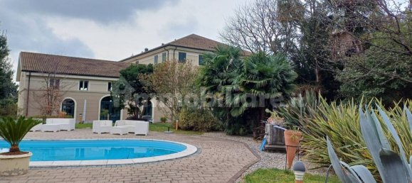 Villa de 4 dormitorios en Udine, Italy No. 60268 13