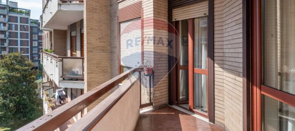 2 bedrooms Apartment in Milan, Italy No. 352698 5